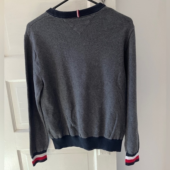 Tommy Hilfiger pullover sweater with large Tommy patch on the front - Picture 5 of 8